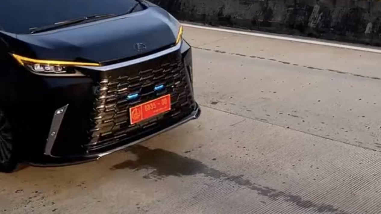 Netizen Sindir Mobil Dinas TNI yang Nekat Lewat Jalur Busway