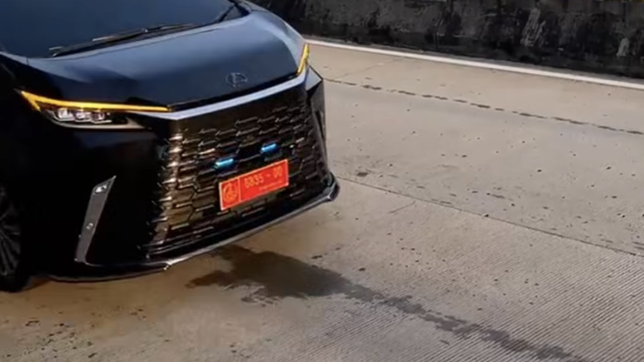 Netizen Sindir Mobil Dinas TNI yang Nekat Lewat Jalur Busway