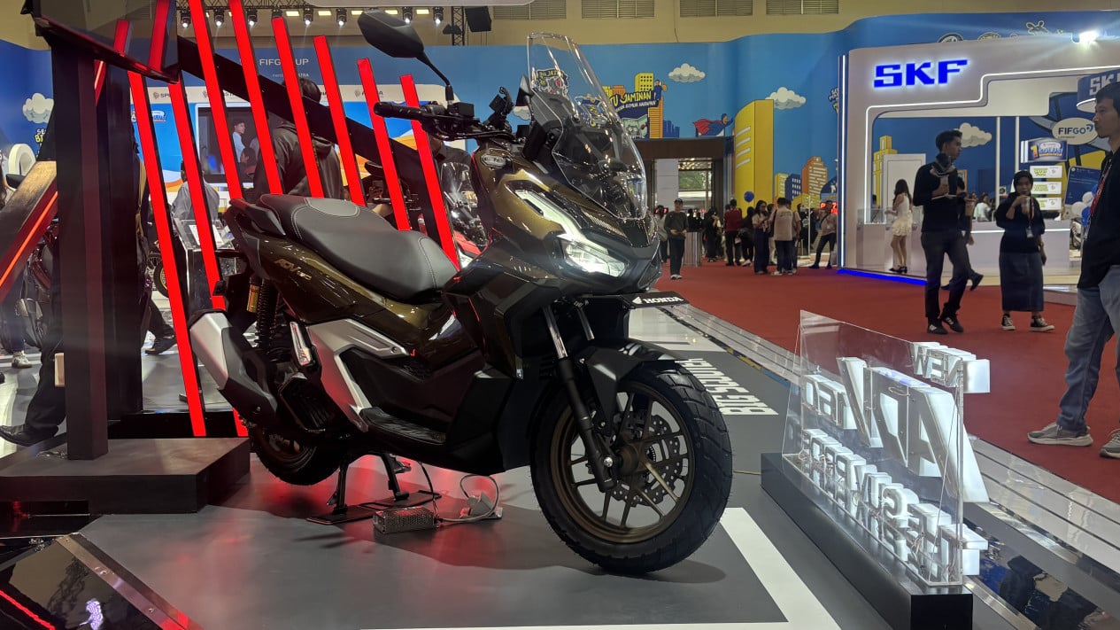 New Honda ADV 160 Tampil Gagah di IMOS 2025, Intip Keunggulannya di Sini!