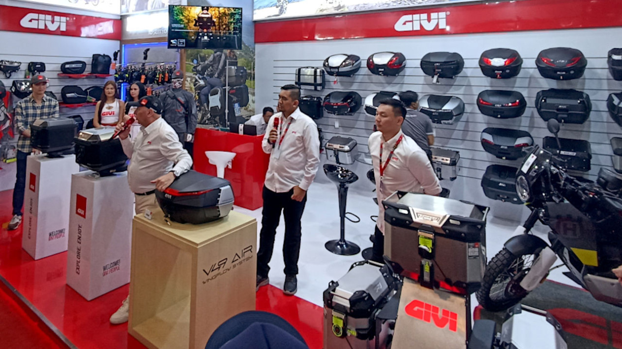 8 Boks Motor Givi Meluncur Sekaligus di IMOS 2025