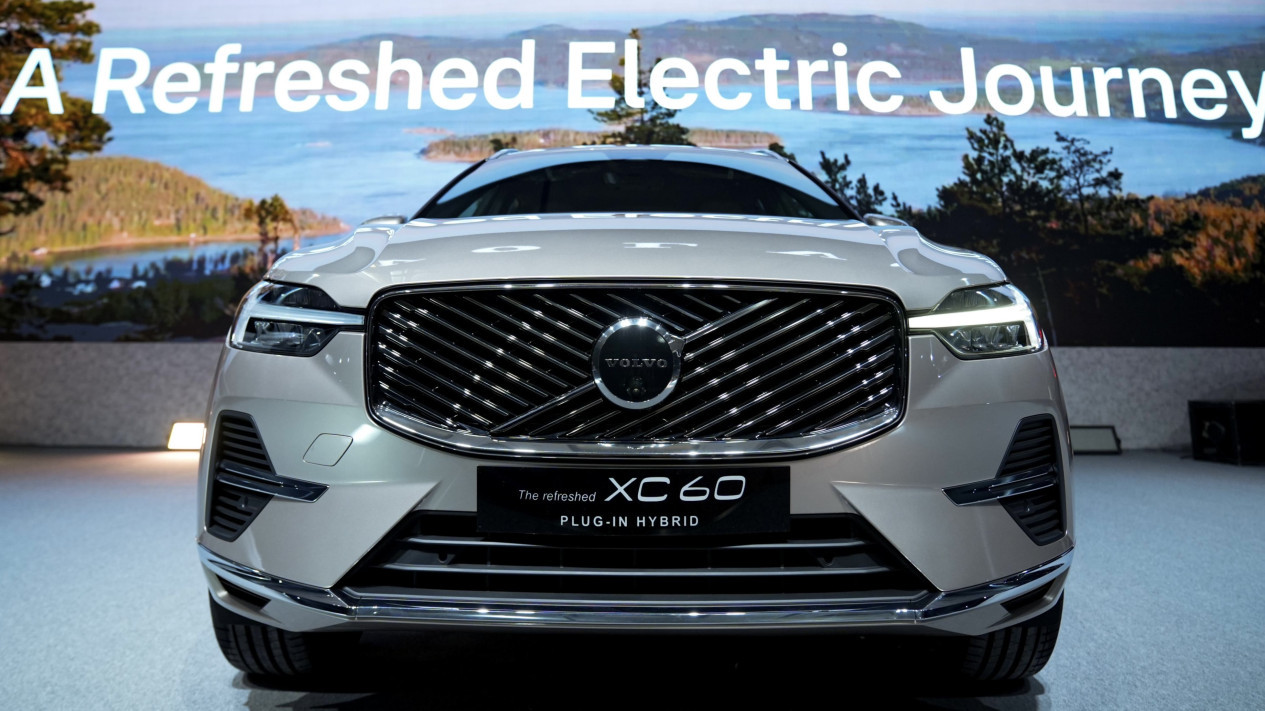 Tenaga Ganas, Bensin Cuma 1 Liter per 100 Km! Ini Dia Volvo XC60 PHEV Terbaru