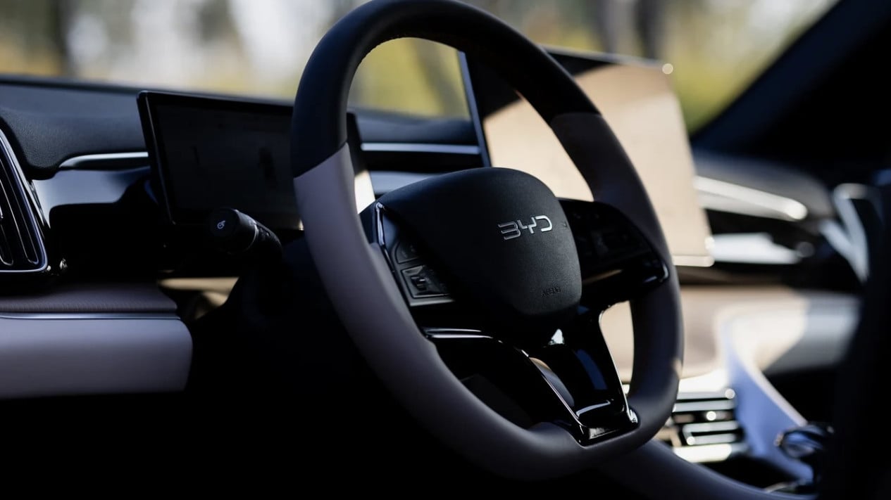 Bukan Cuma Kompetitor, Perang Harga Sendiri Bikin BYD Terluka