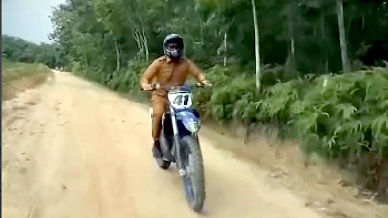 Wali Kota Pekanbaru Pamer Skill saat Kunjungan Kerja Naik Motor Trail
