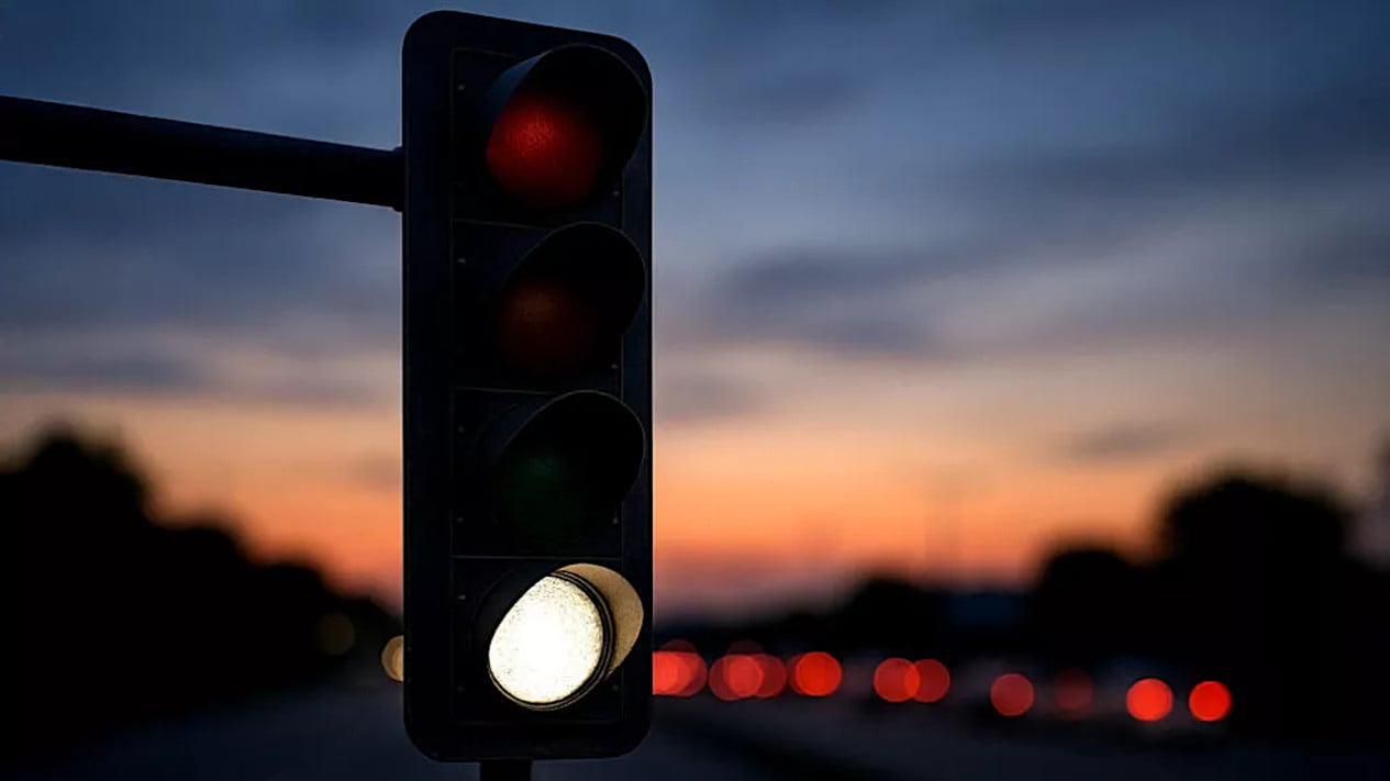Lampu Lalu Lintas Diusulkan Jadi 4 Warna