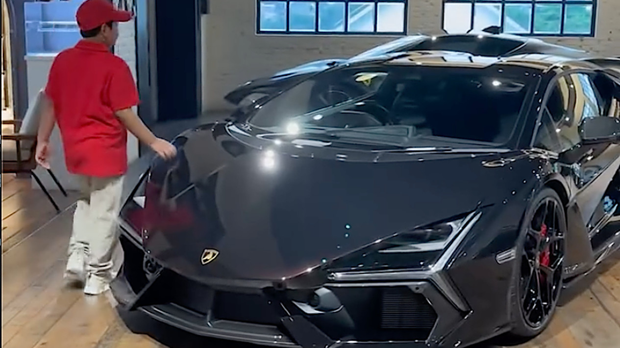 Bukan Hot Wheels, Bocil Ini Dapat Kado Mobil Rp22 Miliar