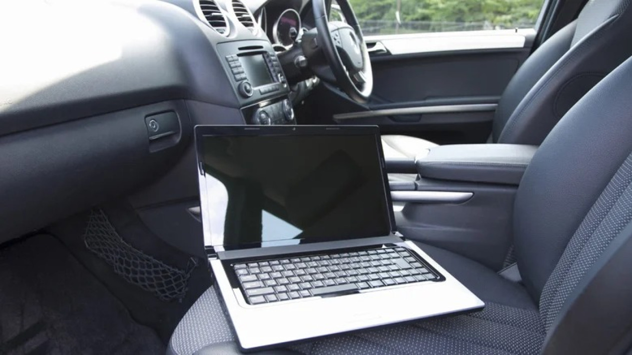 Berbahaya! Jangan Tinggalkan Laptop di Mobil: Berisiko Serius