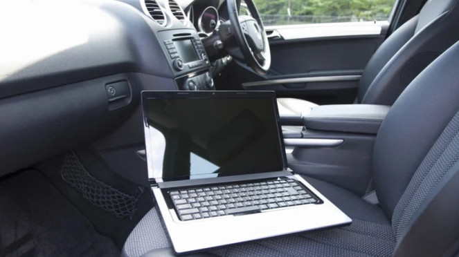 Berbahaya! Jangan Tinggalkan Laptop di Mobil: Berisiko Serius