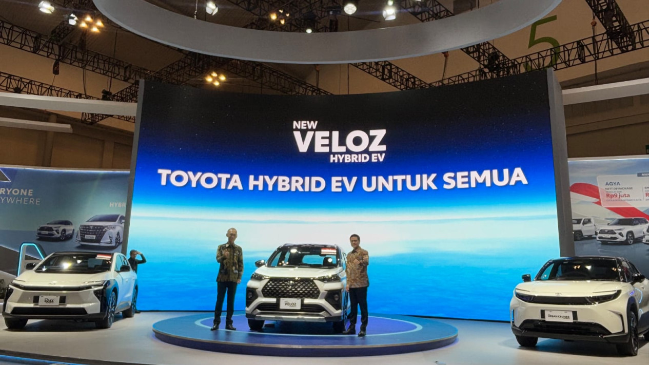 Toyota Perluas Lini Elektrifikasi dengan Veloz Hybrid dan Urban Cruiser EV