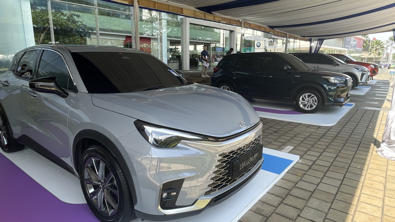 Di Sini, Toyota Innova Zenix Dilelang Rp300 Juta