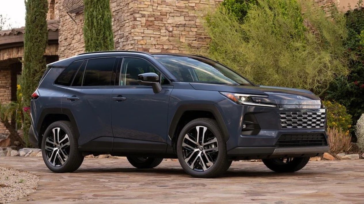 Toyota, Mobil Hybrid Baru Toyota Segera Ada di Diler, Harga Rp400 Jutaan