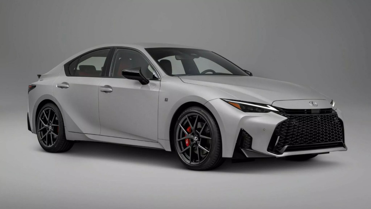 Harga Mobil Lexus Ini Naik Usai Varian Populer Resmi Dihapus
