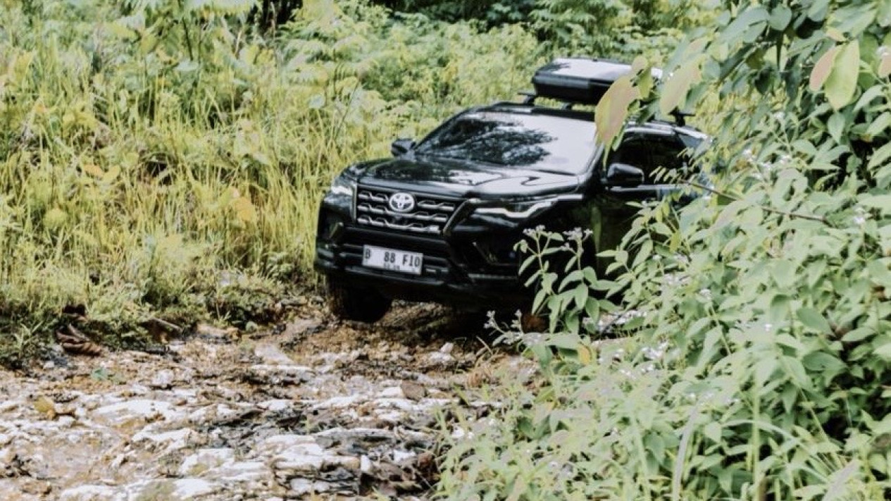 Toyota Fortuner Hadapi Medan Ekstrem Kalimantan