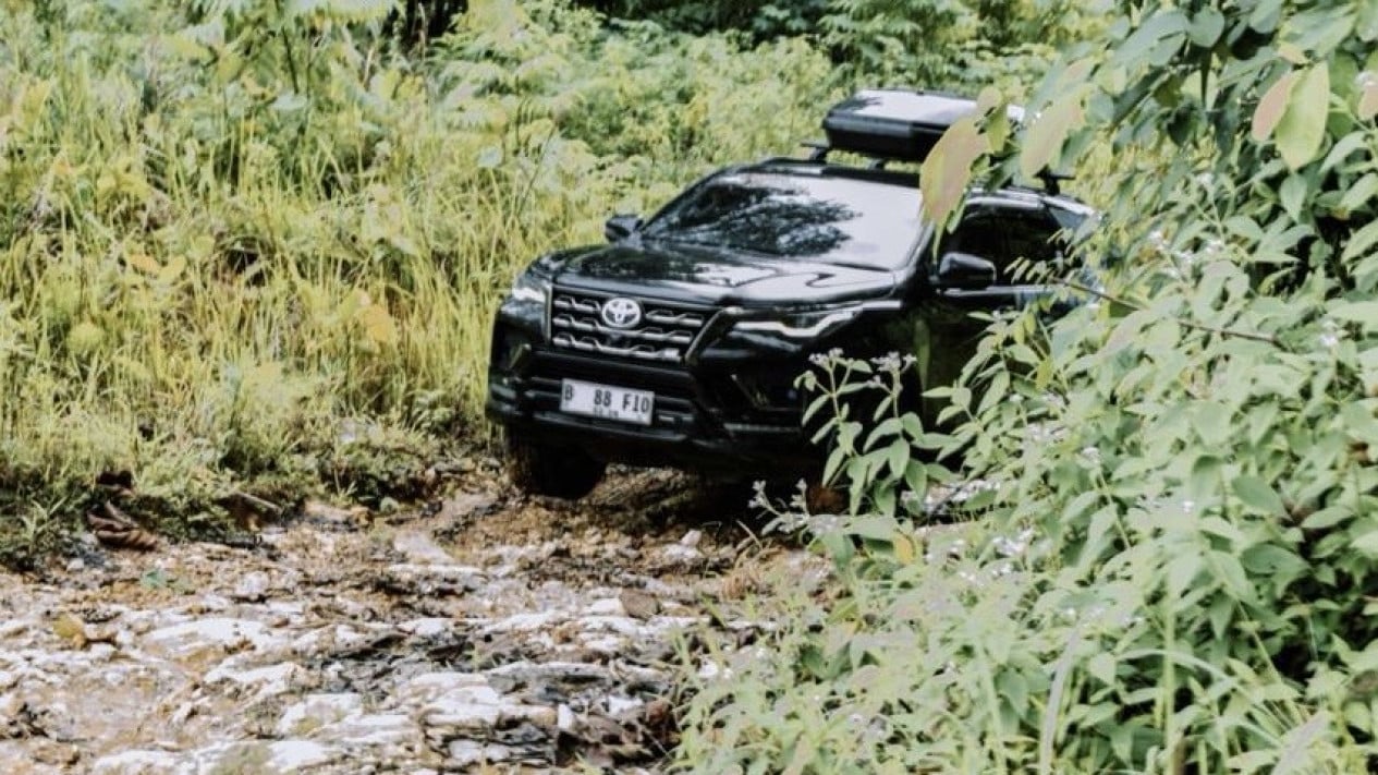 Toyota Fortuner Hadapi Medan Ekstrem Kalimantan