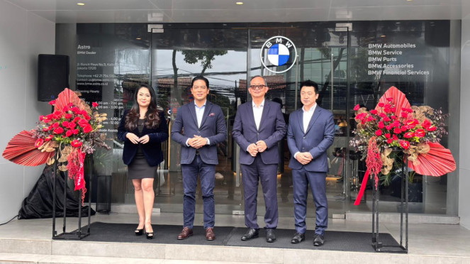 Mewahnya Diler Mobil Baru di Mampang