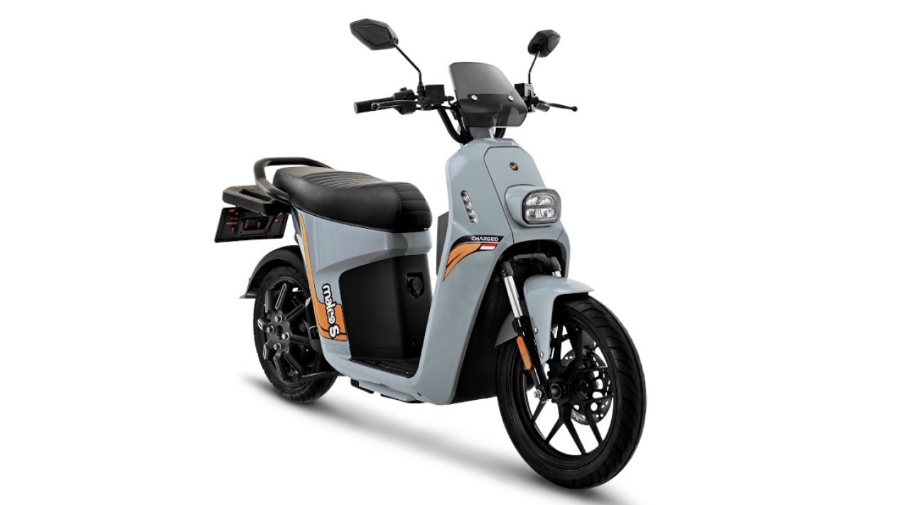 Motor listrik Baru Charged Pakai Fast Charging