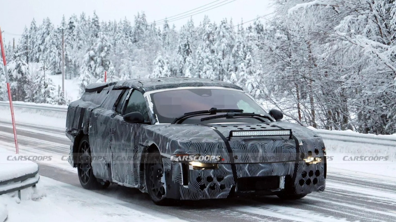 Mobil Supercar Listrik Ini Jadi Sorotan!