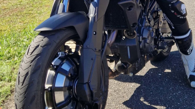 Sepintas Tampak Normal, tapi Ada yang Beda dari Roda Depan Motor Ini