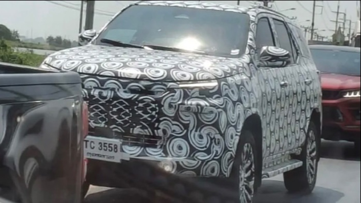 Toyota, Toyota Fortuner, Toyota Fortuner 2026 Kepergok Uji Jalan, Wajah Baru Terinspirasi Hilux