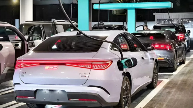Pengisi Daya Mobil Listrik BYD Bisa Isi Super Cepat, Mirip SPBU
