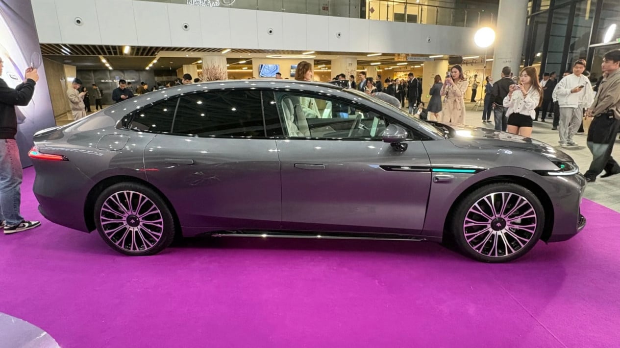 GAC Rilis Sedan Mewah: Spek Supercar, Harga Setara Mobil Keluarga