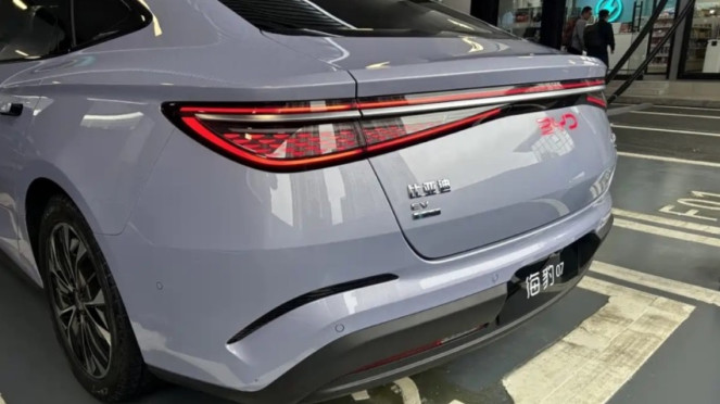 BYD Seal Baru Resmi Dijual, Ngecas Baterainya Cuma 5 Menit