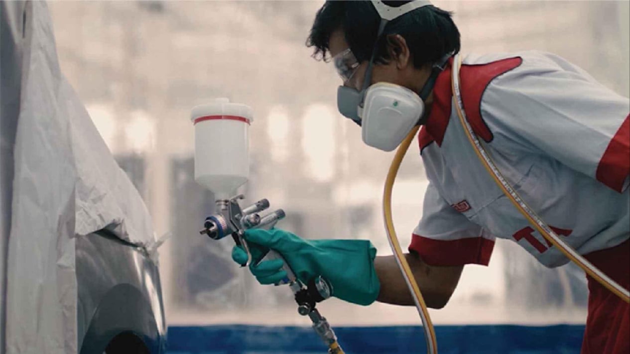 Biaya Cat Ulang Mobil 2026: Dari Bengkel Pinggir Jalan hingga Resmi