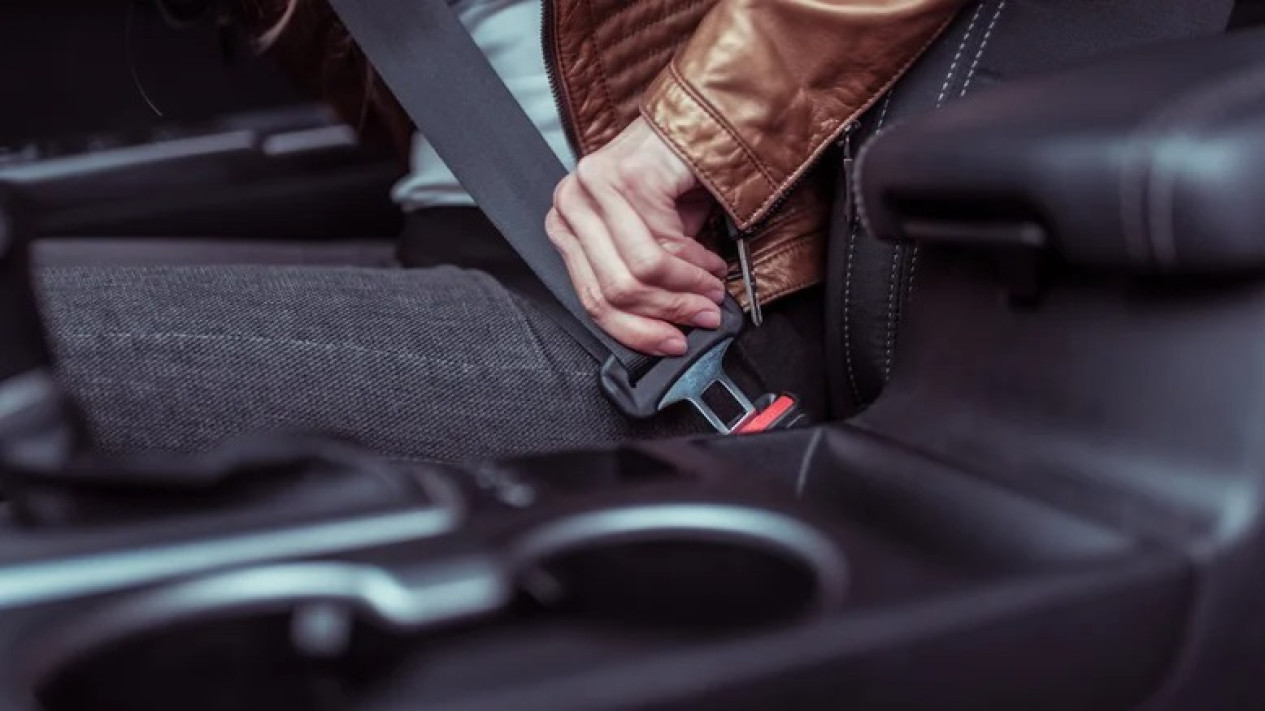 Fakta Mengejutkan: Produsen Mobil Berhenti Pakai Sabuk Pengaman Otomatis