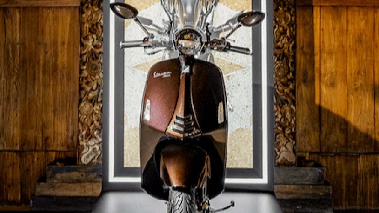 Vespa 946 Horse Meluncur, yang Ngerasa Biasa Siap-siap Minder