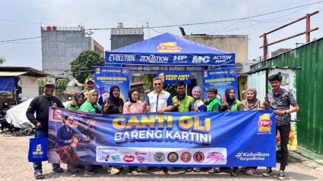 Ada yang Unik dari Cara Ganti Oli Motor Ini