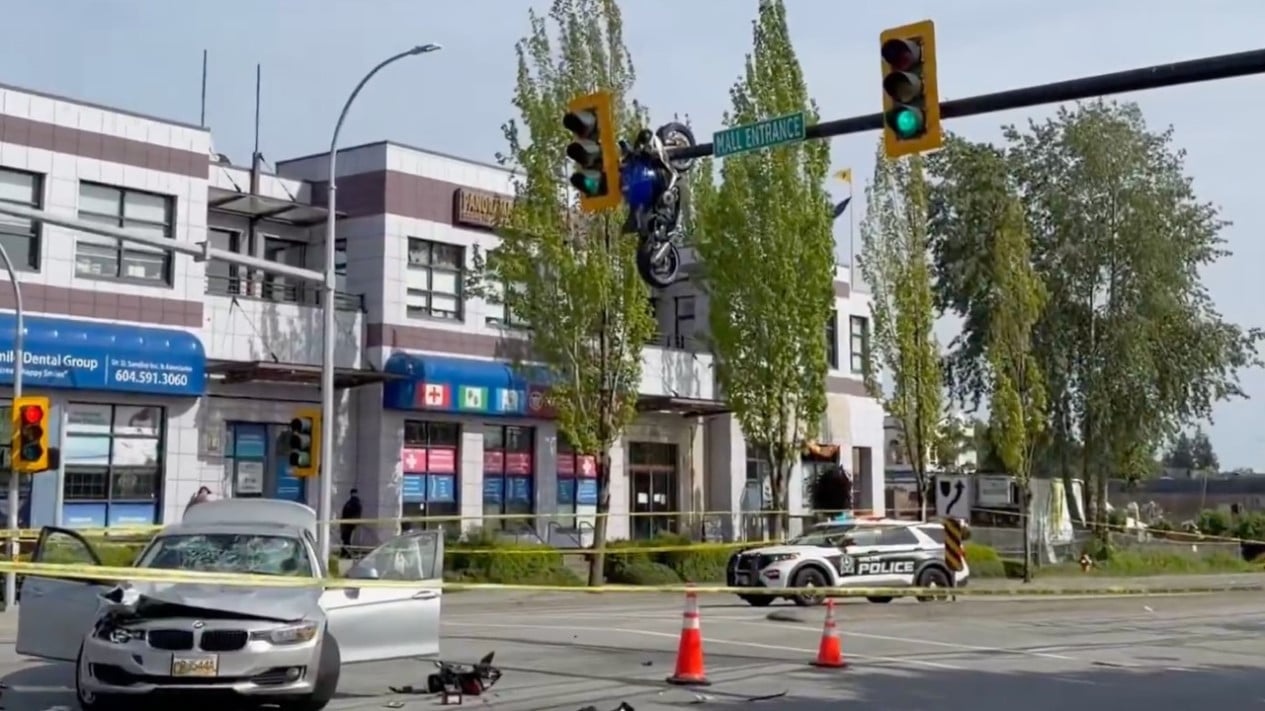 Moge Sport Digaspol, Endingnya Nyangkut di Lampu Merah