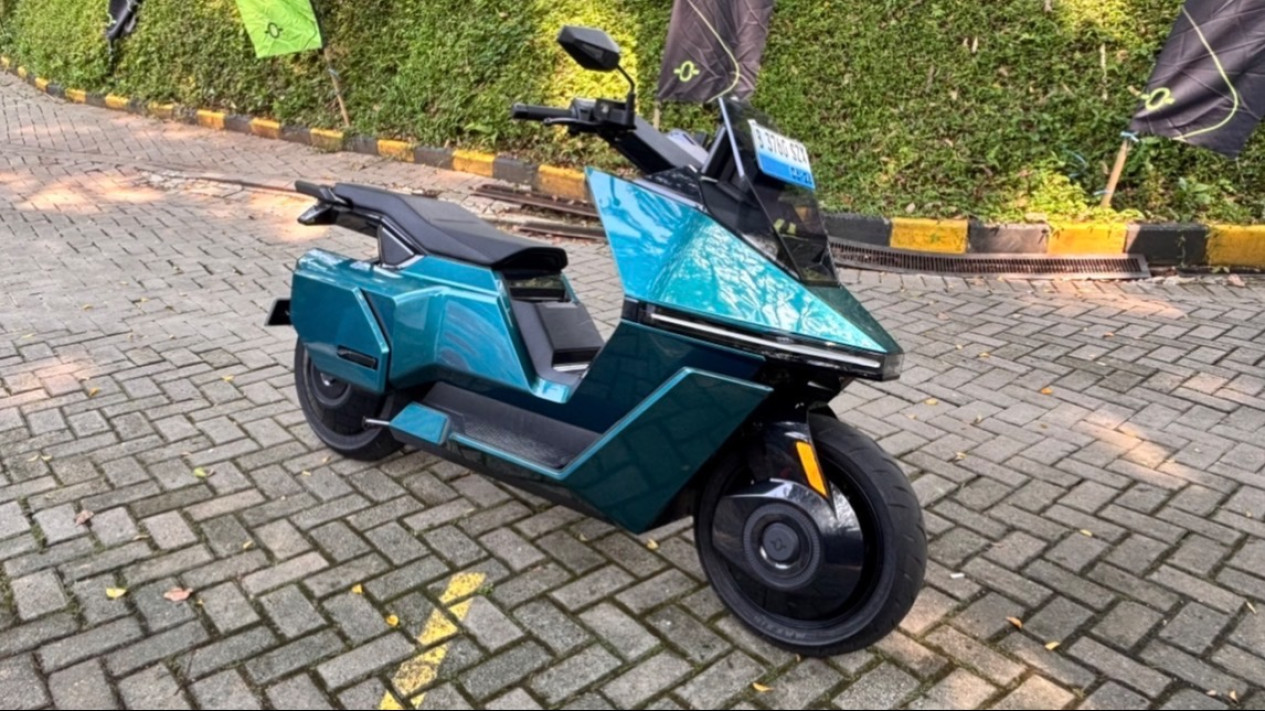 Kecan Singkat dengan Motor Listrik OMO X yang Disematkan Fitur Canggih