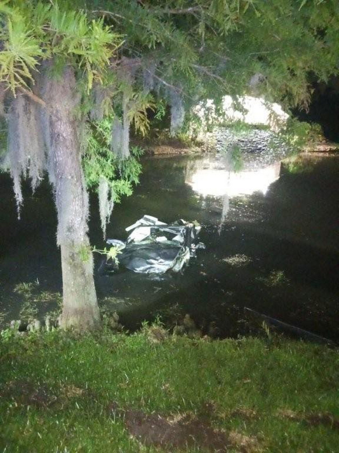 Police Say Autopilot Was Engaged When This Tesla Drove Into A Florida Pond