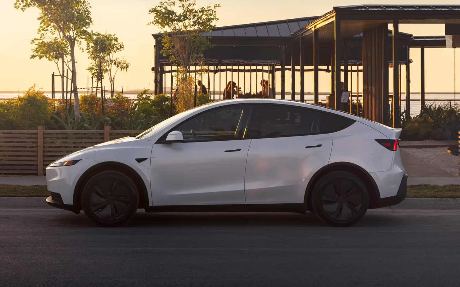 Tesla’s Robot Eyes Missed 14,575 Stickers, Sending Every Owner Back To The Dealer