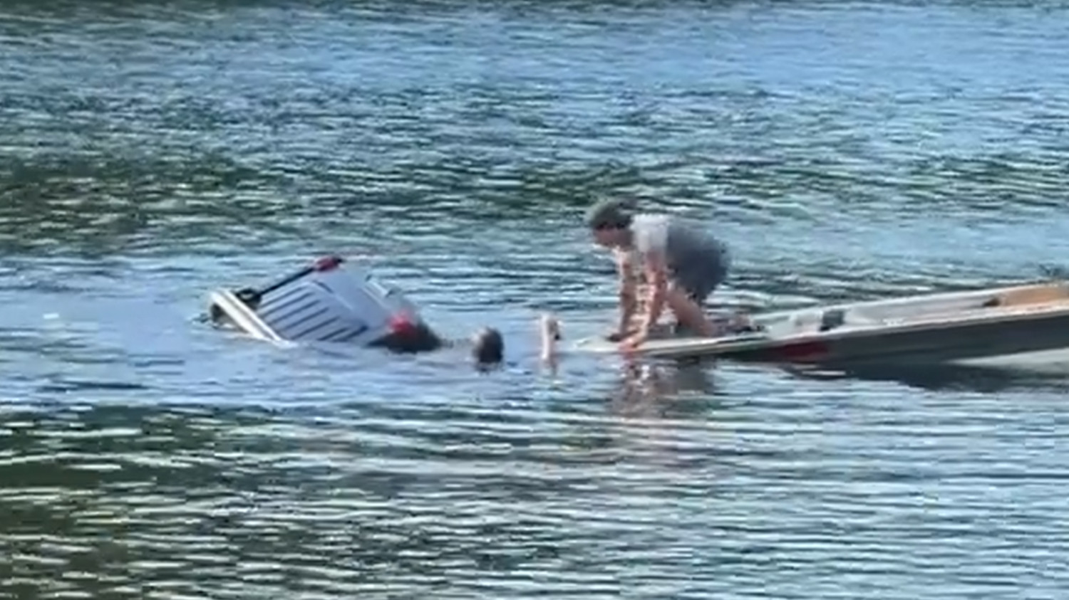 Boat Launch Goes Wrong, Pulls Hummer H3 Underwater In Seconds