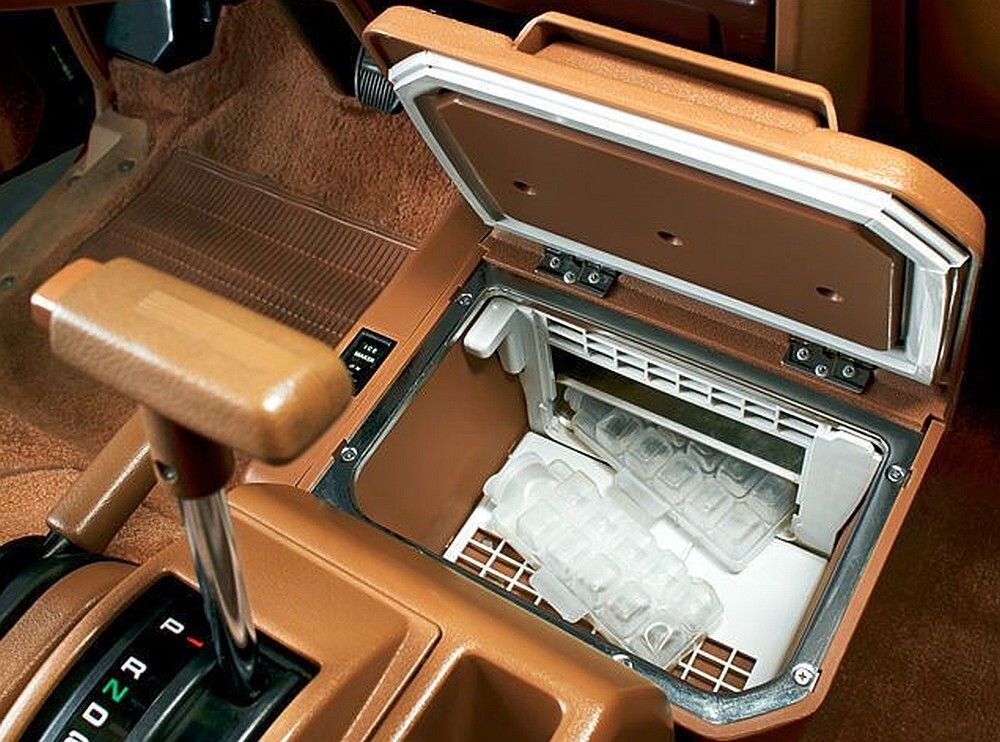 Toyota’s Cheap 80s Minivan Made Real Ice Cubes While You Drove