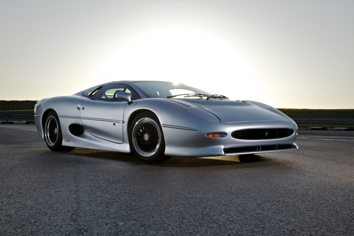 Ian Callum Redesigned The Jaguar XJ220, But He Needs Your Original To Build It