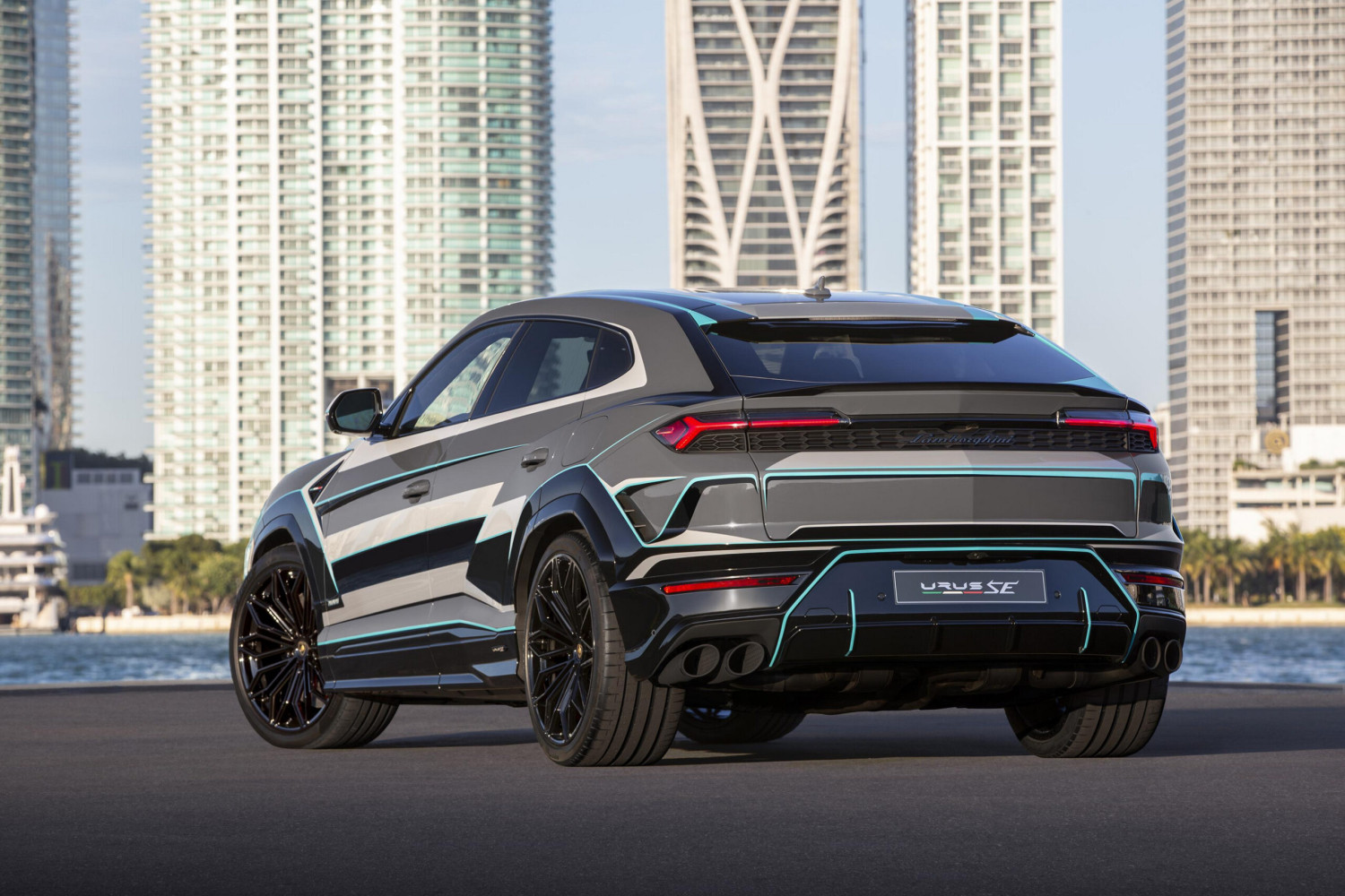 Lamborghini, The Lamborghini Driver Who Outran Two Departments Came Back To A Trap Under His Car