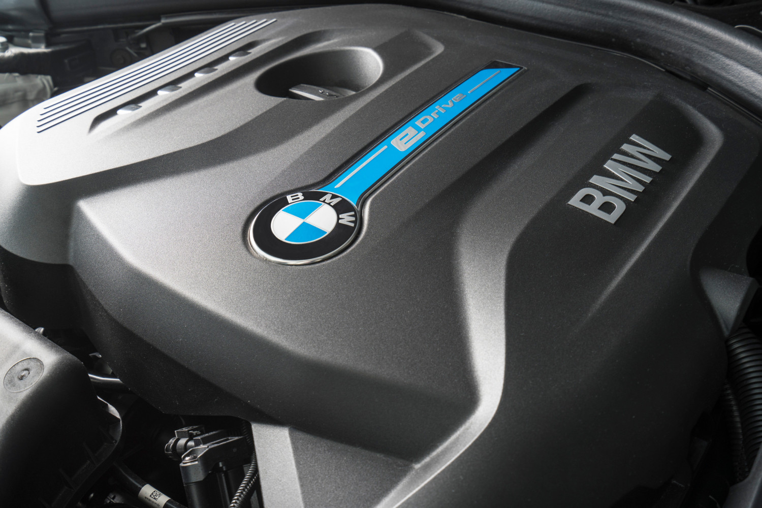BMW Tells 29,919 Owners To Keep Their Hybrids Away From The House