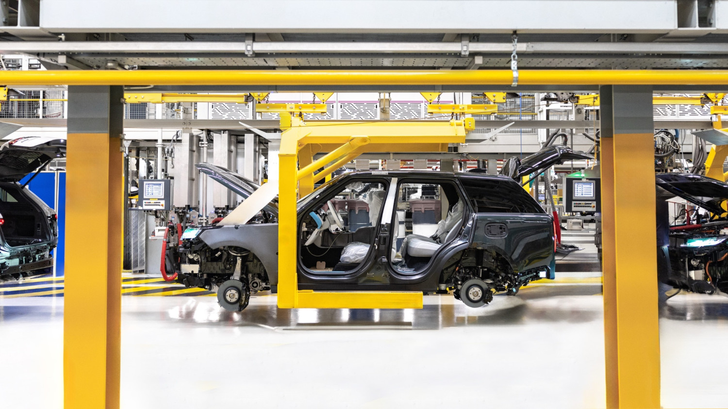 Jaguar Land Rover Had A Terrible Year And Now 9% Of Its Staff Might Pay For It