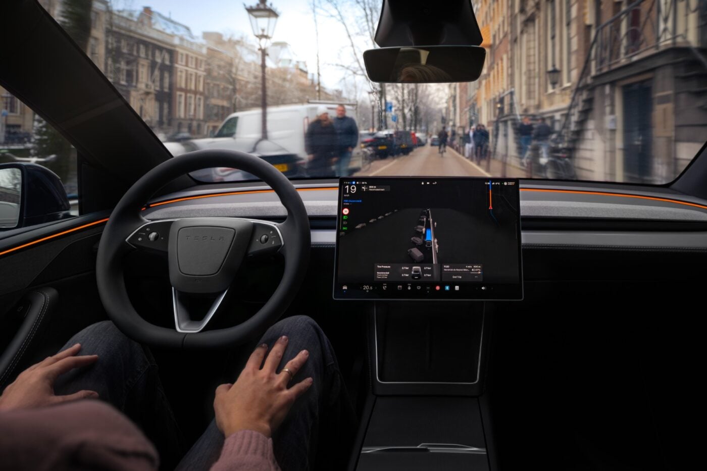 Tesla, Asleep at the wheel: Tesla video sparks debate