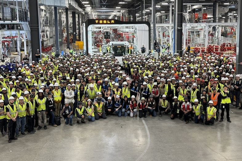 Tesla, Tesla unveils its first mass-produced electric truck