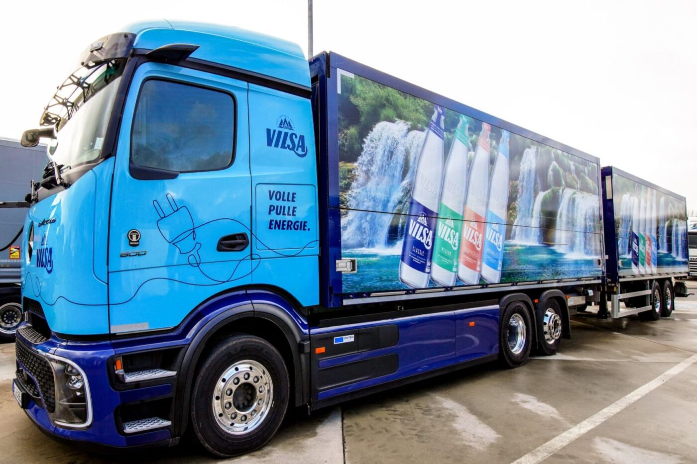 Vilsa delivers its mineral water with three eActros 600 battery-electric trucks