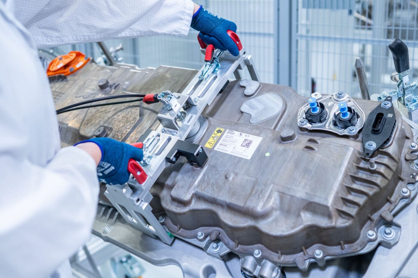 BMW, BMW launches pre-series production for central control unit of iX5 Hydrogen