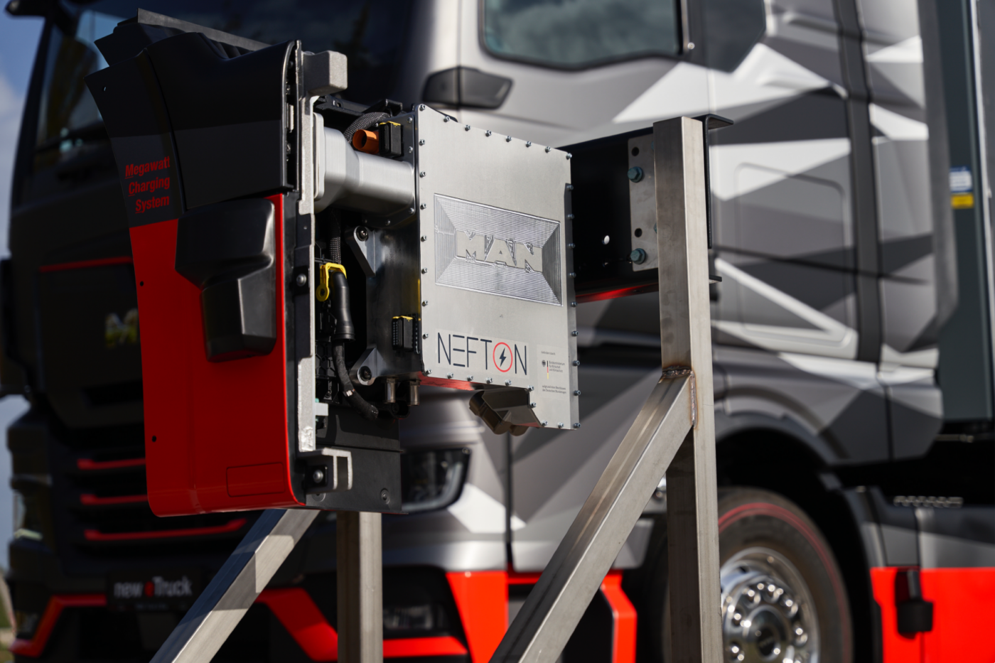 Ultra-fast truck charging: the NEFTON Project boosts charging currents to 3,000A