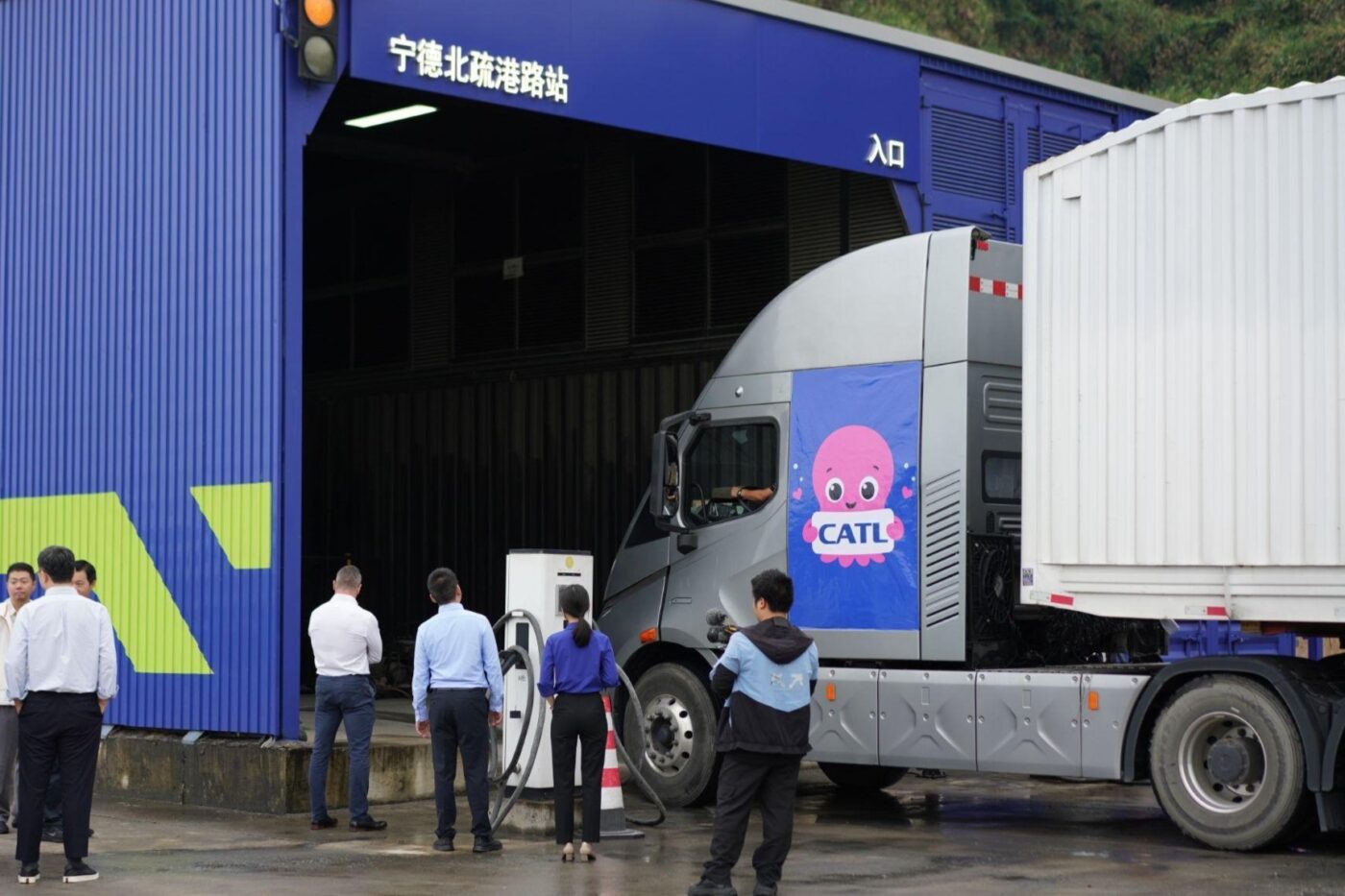 CATL, CATL and Octopus Energy plan battery-swapping network for eHGVs in Europe