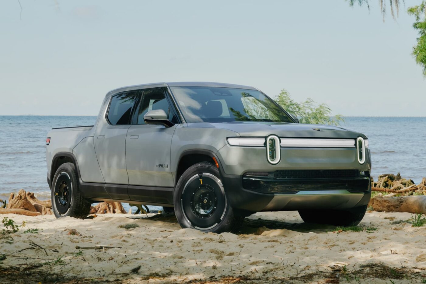 Rivian, Rivian drops entry-level R1T and R1S as focus shifts to R2