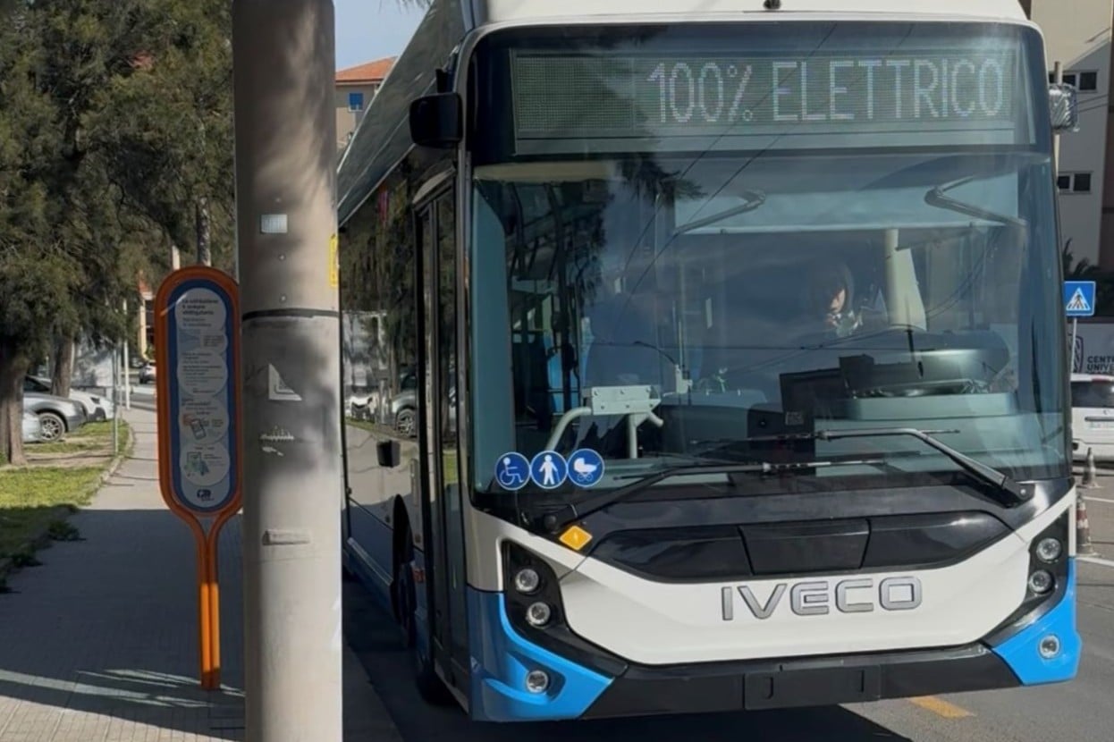 Iveco delivers 47 electric midi-buses to Sardinia