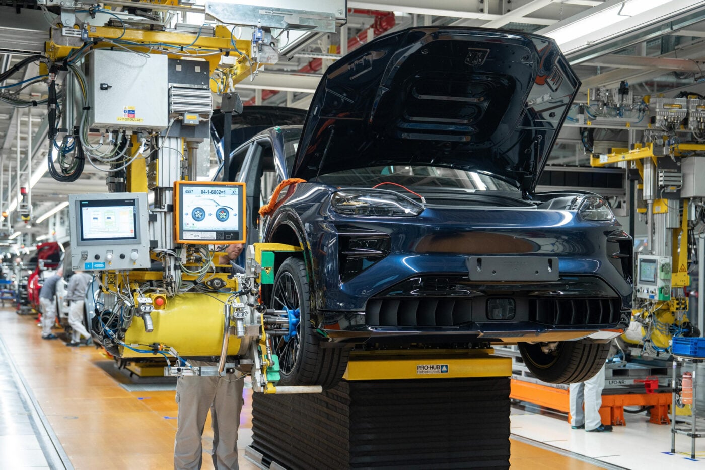 Porsche, Porsche Cayenne, Porsche considers moving Cayenne production to Leipzig