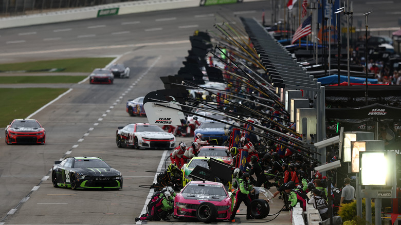 NASCAR Cup Cars Have No Speedometer, So Here's How They Stay Safe In The Pits