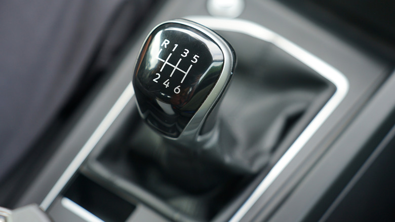 Driving A Manual Doesn't Just Make You Cool, It Makes Your Brain Healthy Too